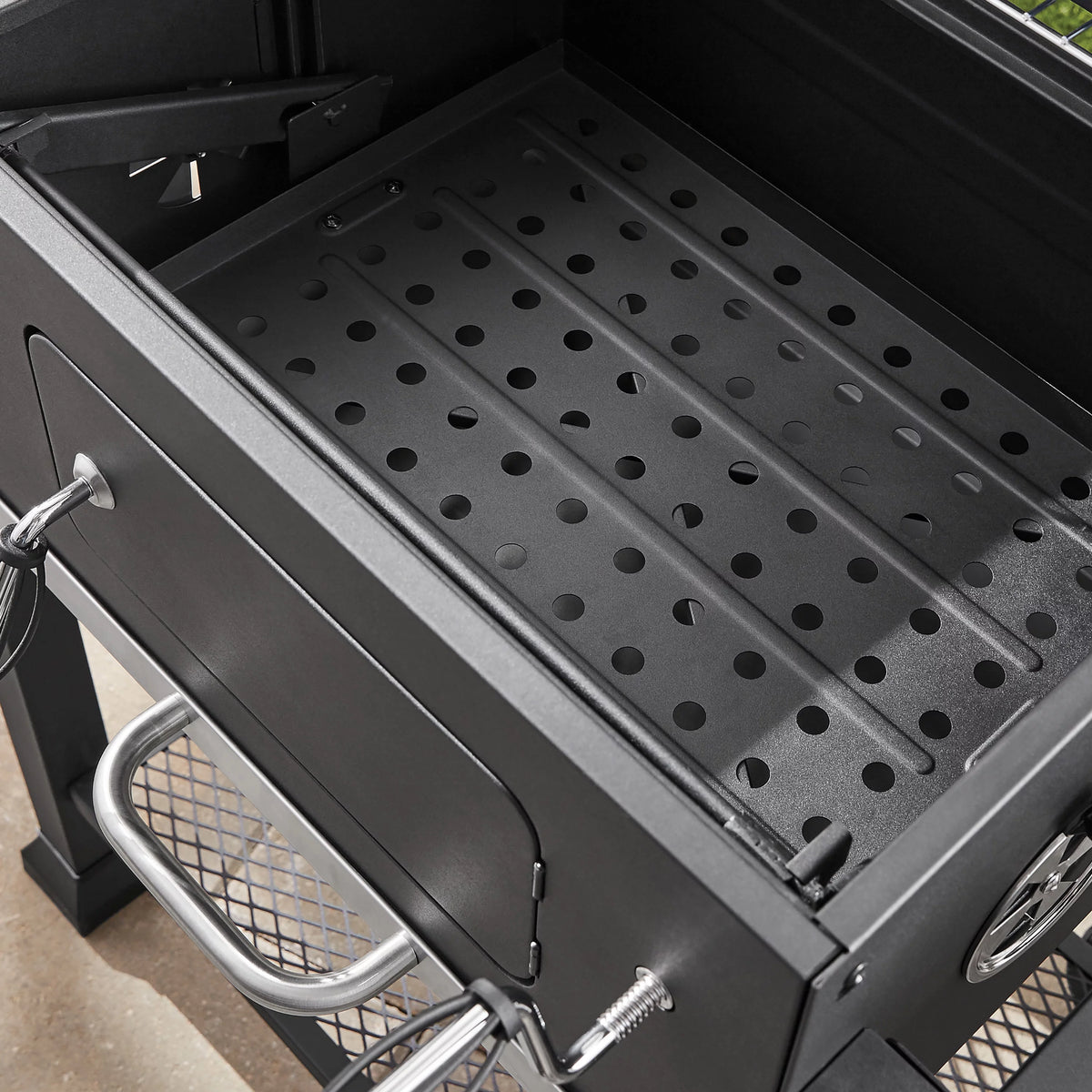 Heavy Duty 24-inch Charcoal Grill S822782