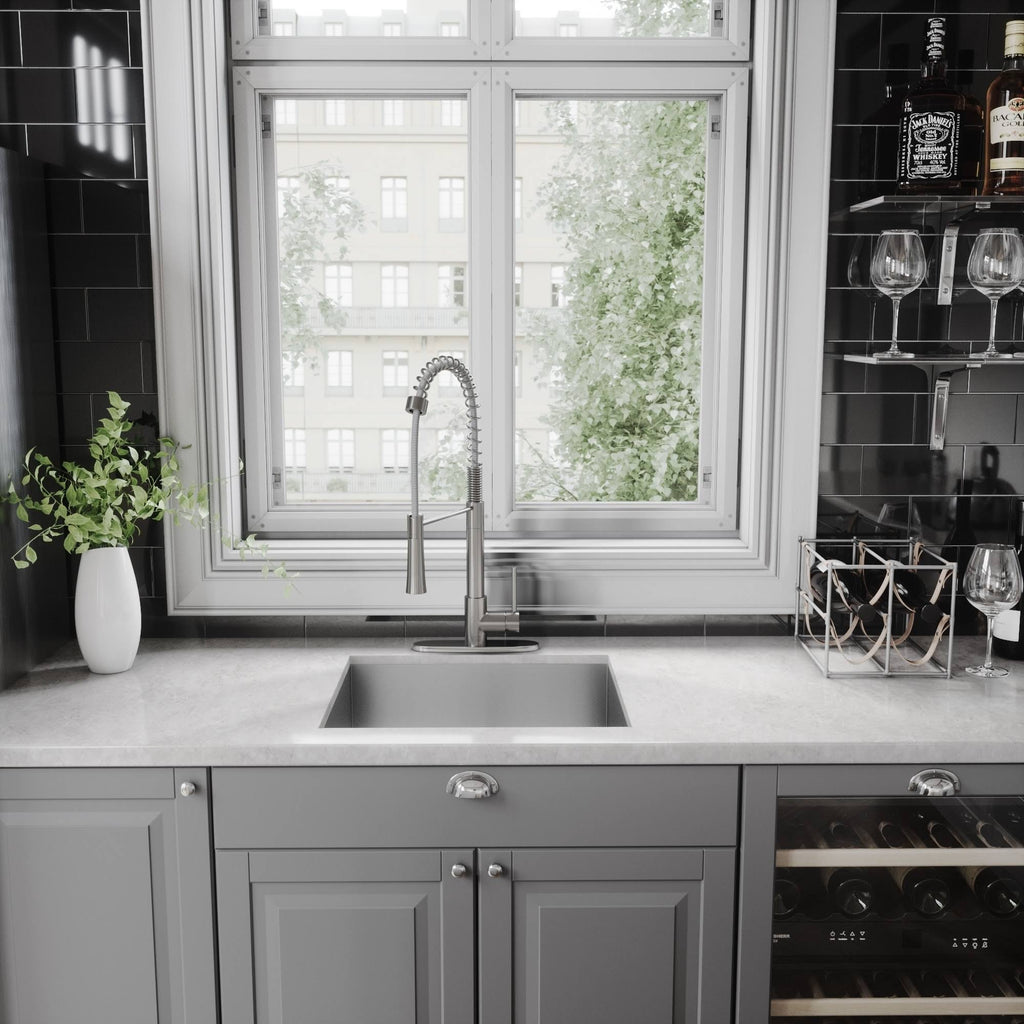 Stainless Steel Pull-Down Spray Kitchen Faucet with Deck Plate E674435