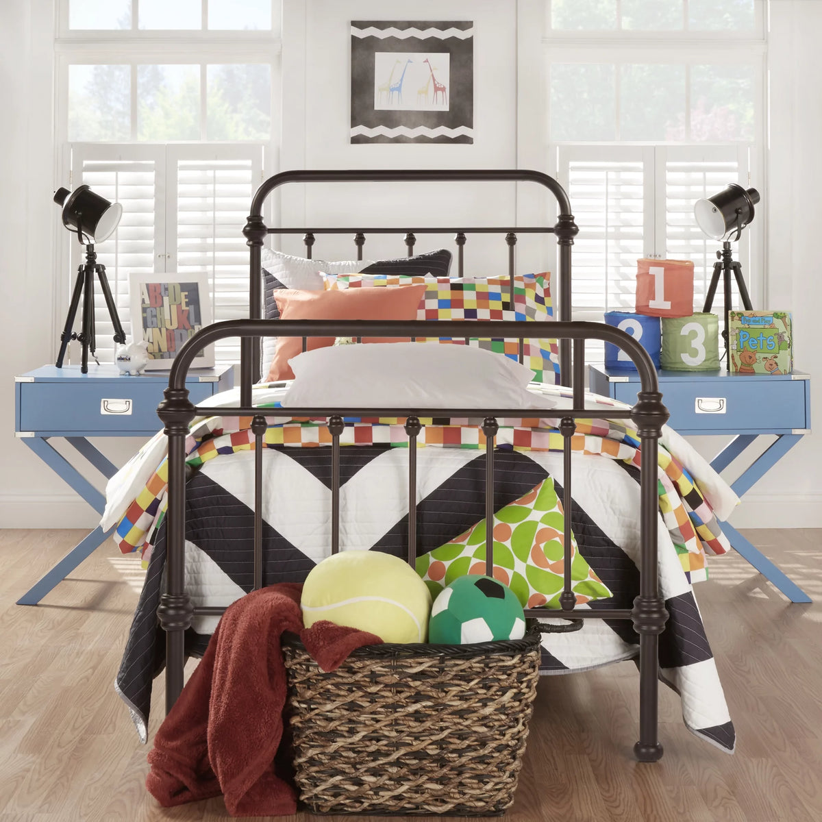 Queen Metal Bed Y672069