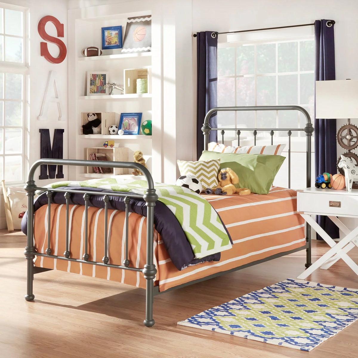Queen Metal Bed Y672069