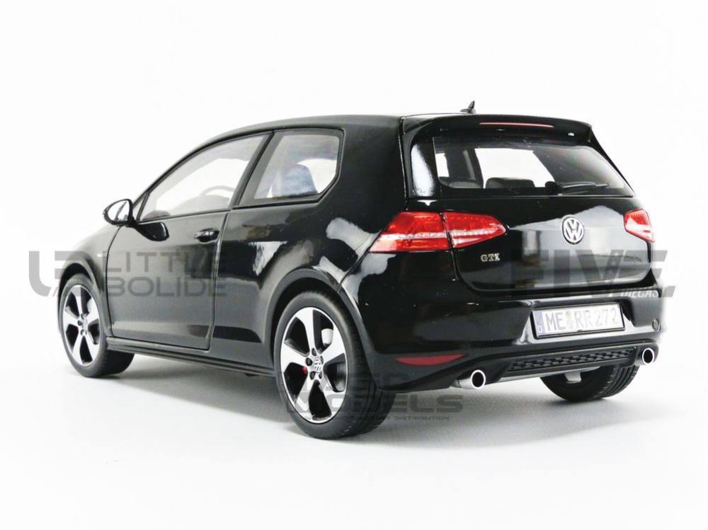 Black 1/18 Diecast Model Car P787013