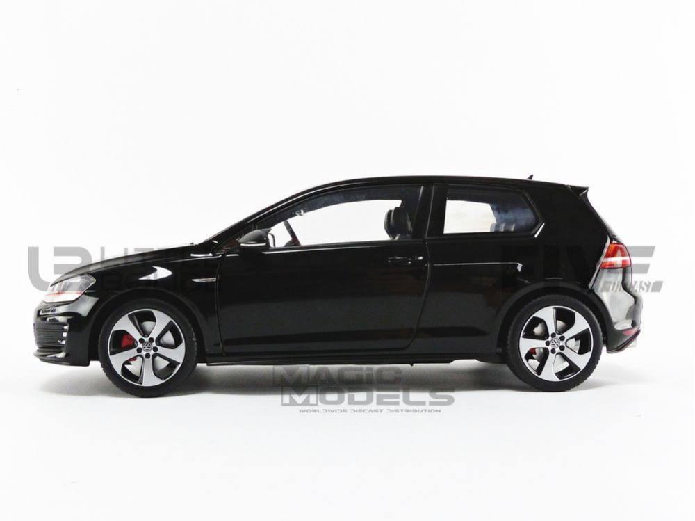 Black 1/18 Diecast Model Car P787013