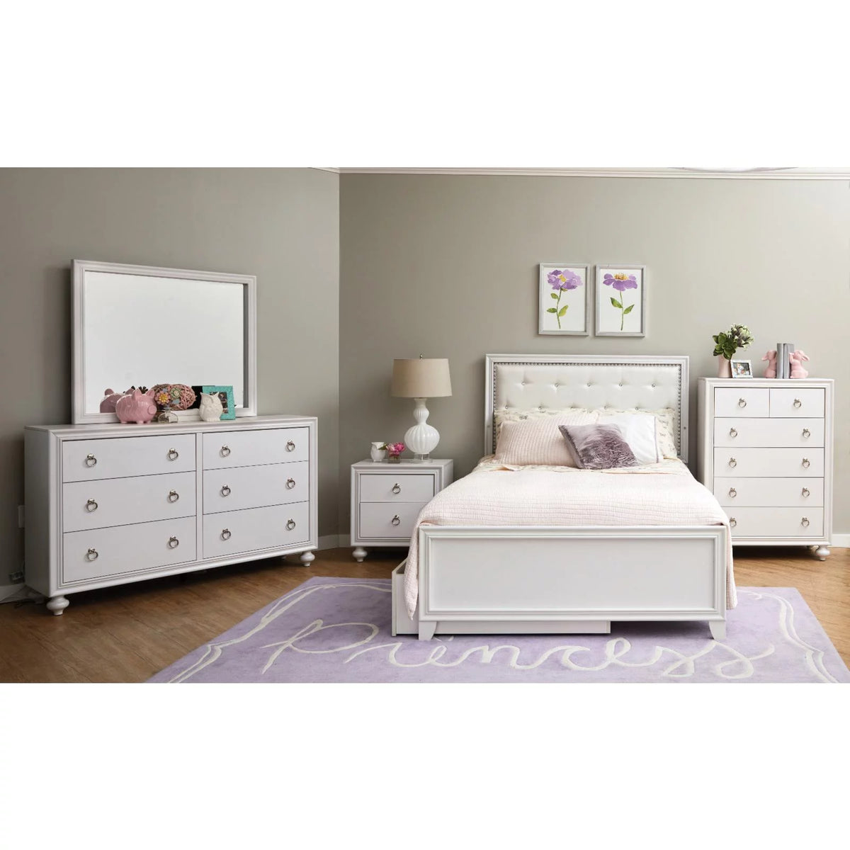 White Six Drawer Wood Chest X154